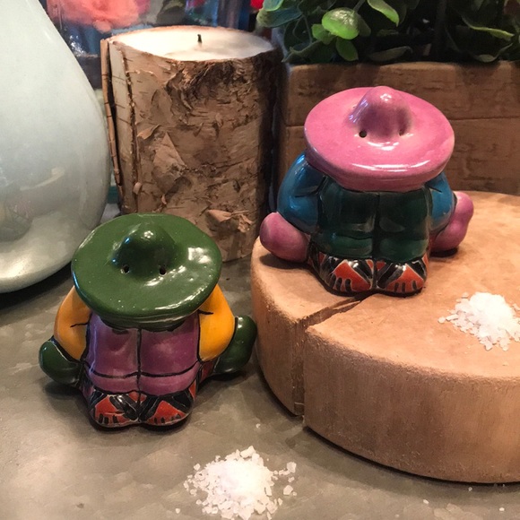 Sleeping Mexican Talavera Salt & Pepper Shakers - Picture 1 of 13